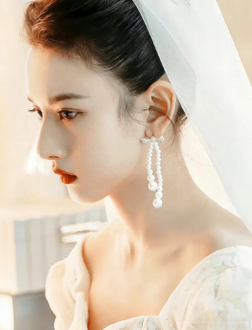 发际线也长得如此完美的女人～宋祖儿的硬件条线太优越了 ​​​