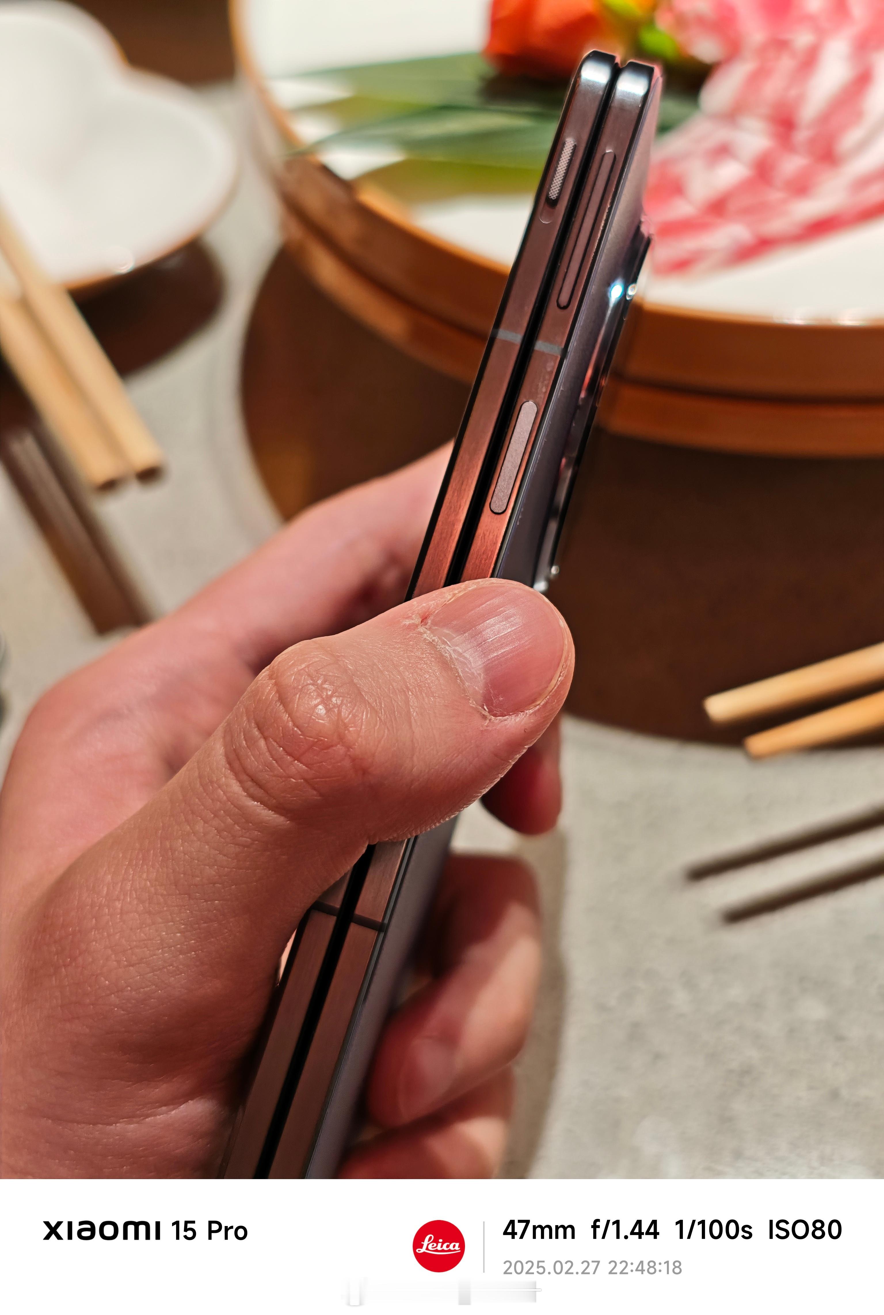 oppo find n5，卧槽！好薄啊！[馋嘴][馋嘴] 