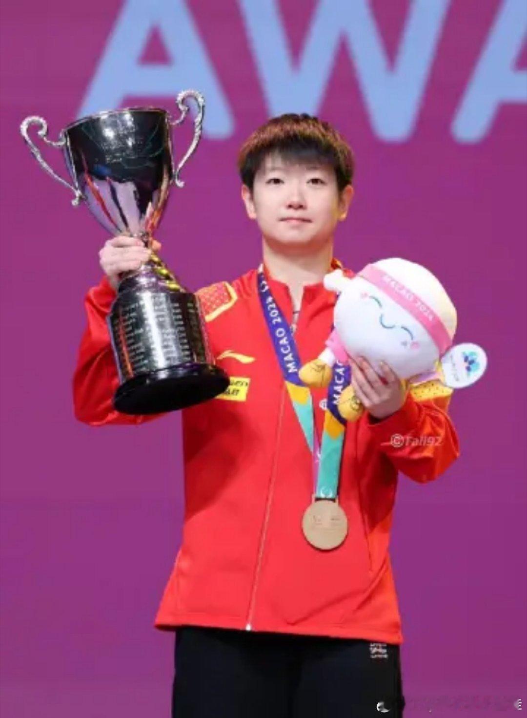 孙颖莎说赢从来都不轻松 从青奥会那个眼神稚嫩却坚定的少女，到如今稳坐世界第一的“