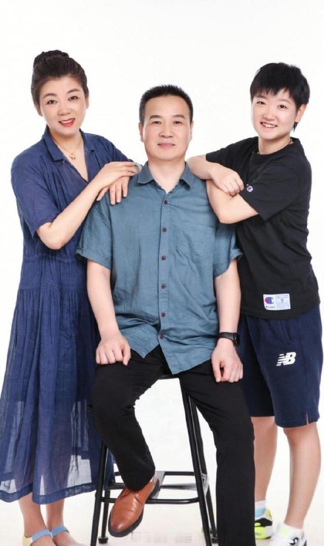 母爱支撑孙颖莎梦想飞翔 母爱是这世上最伟大的东西之一，妈妈总会在背后不断支持子女
