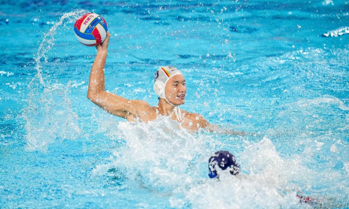 上海队和四川队的男子水球半决赛在广州刚打完，杨尚霖、姚铮涵成了镜头里的主角，两队