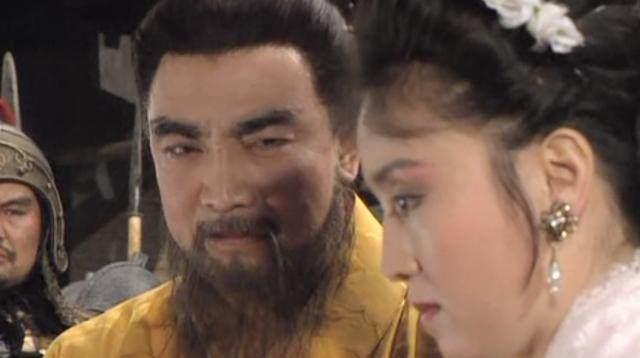 曹操一生的财产难以精确统计，但肯定富可敌国。他掌控曹魏政权，有大量的土地、金银珠