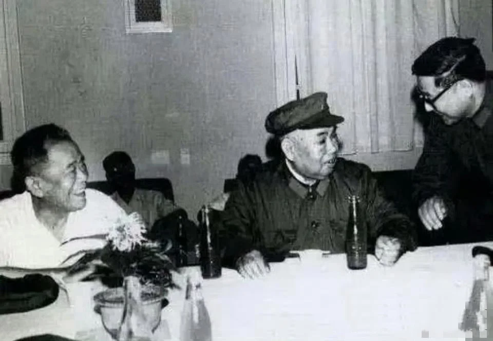 周总理和许世友喝茅台酒，谁的酒量更大？