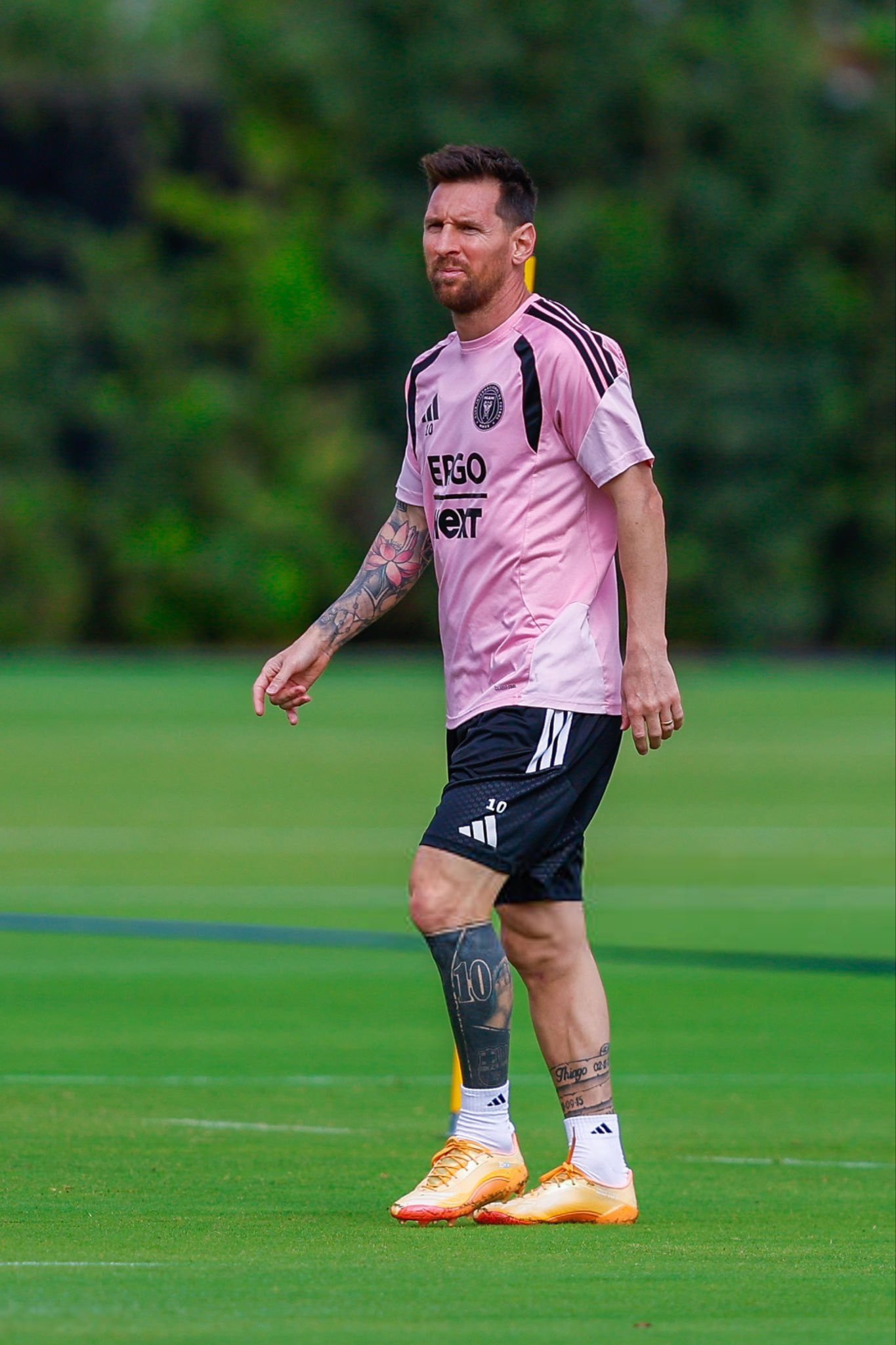 今天训练的小梅，备战周日对阵新英格兰的比赛。🐐梅西