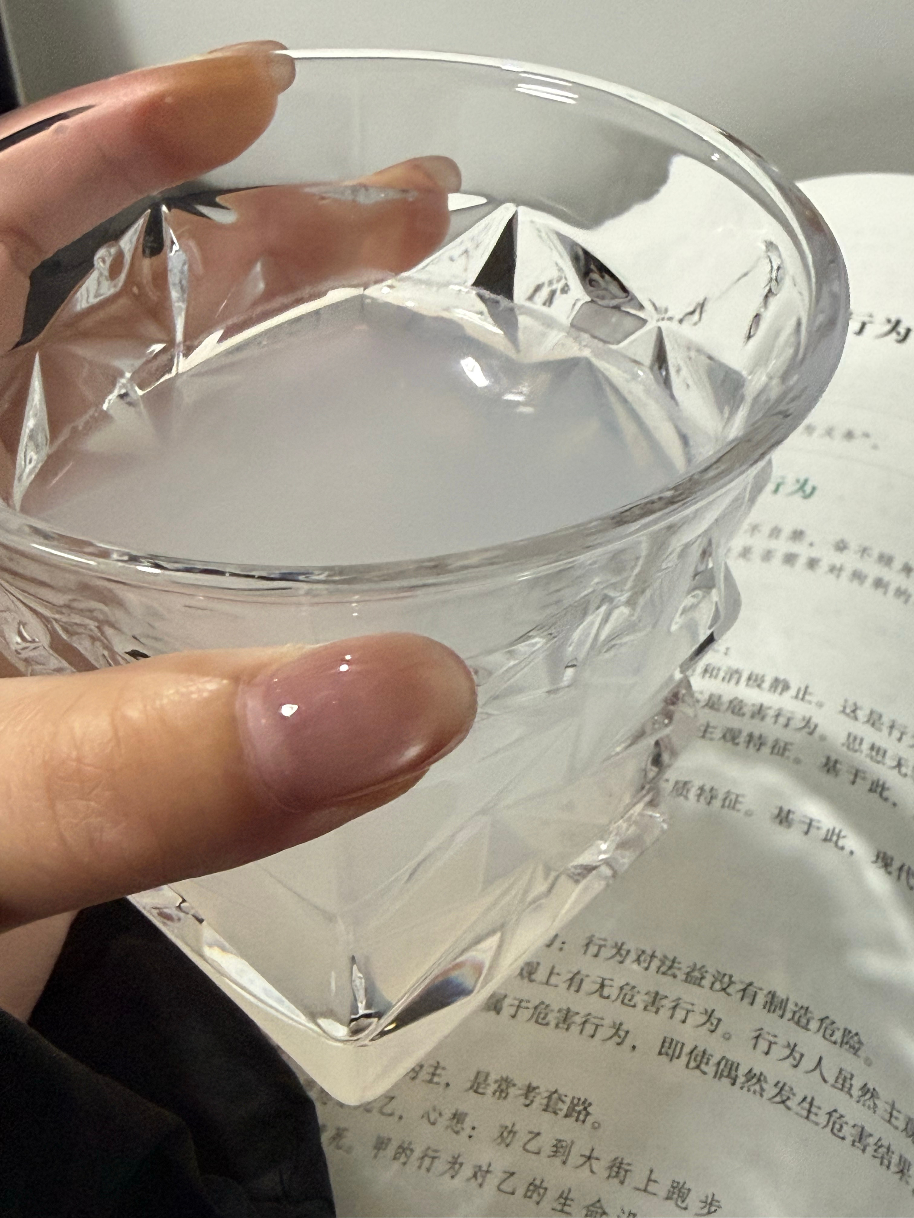 以前学累了：出去走走 透透气 吃点好吃的现在学累了：酒呢？我要喝一杯 