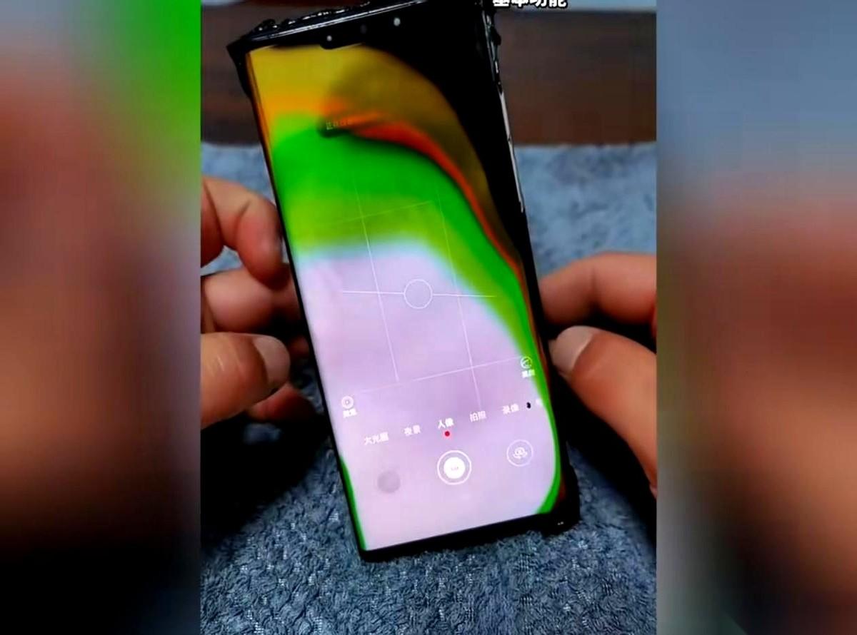 我跟你说个邪门儿的事儿。
一个哥们儿的手机，六年前的老华为，直接被火给烧了。烧成