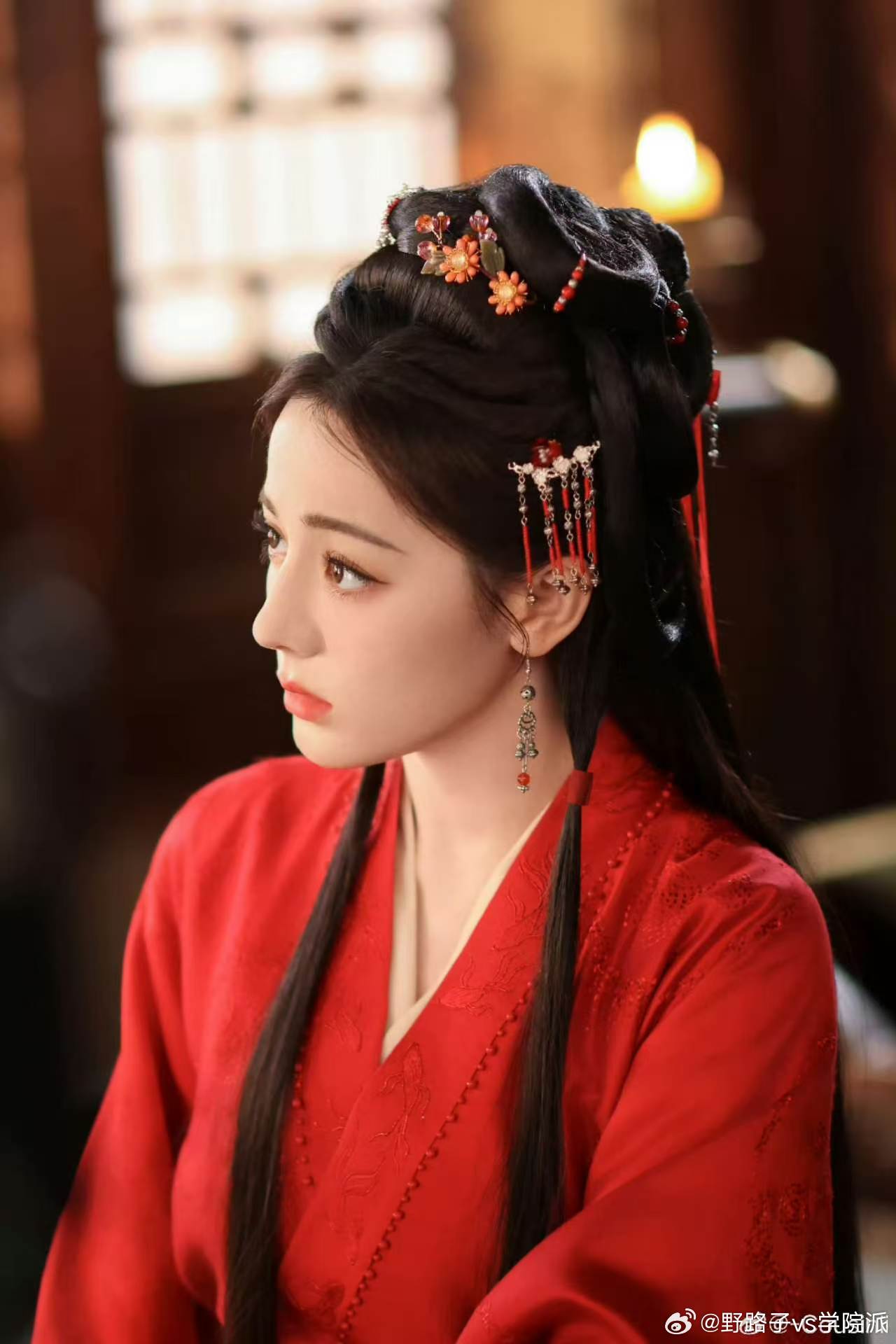 迪丽热巴唱到陈飞宇抱拳了迪丽热巴给陈飞宇唱生日歌迪丽热巴问白日提灯固屏去哪了 催