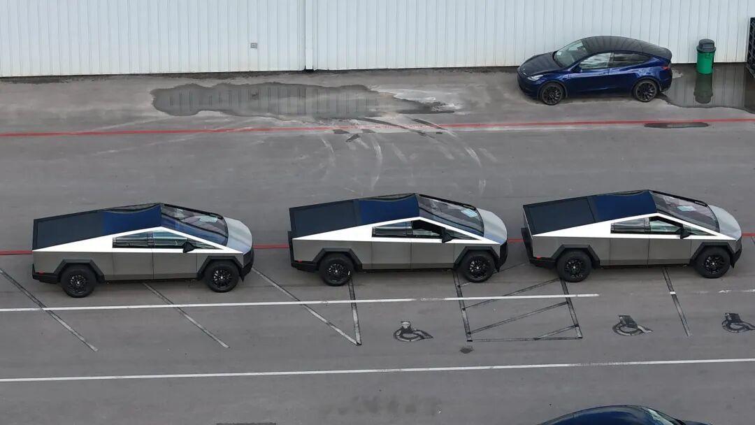 特斯拉得州工厂双线并进：Cybertruck入门版量产、Cybercab车队集结