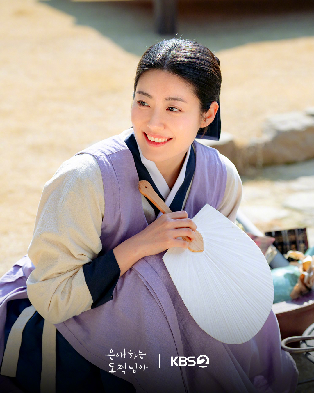 KBS新周末剧韩剧恩爱的盗贼大人 公开南志铉 剧照。该剧讲述偶然成为盗贼的女人和