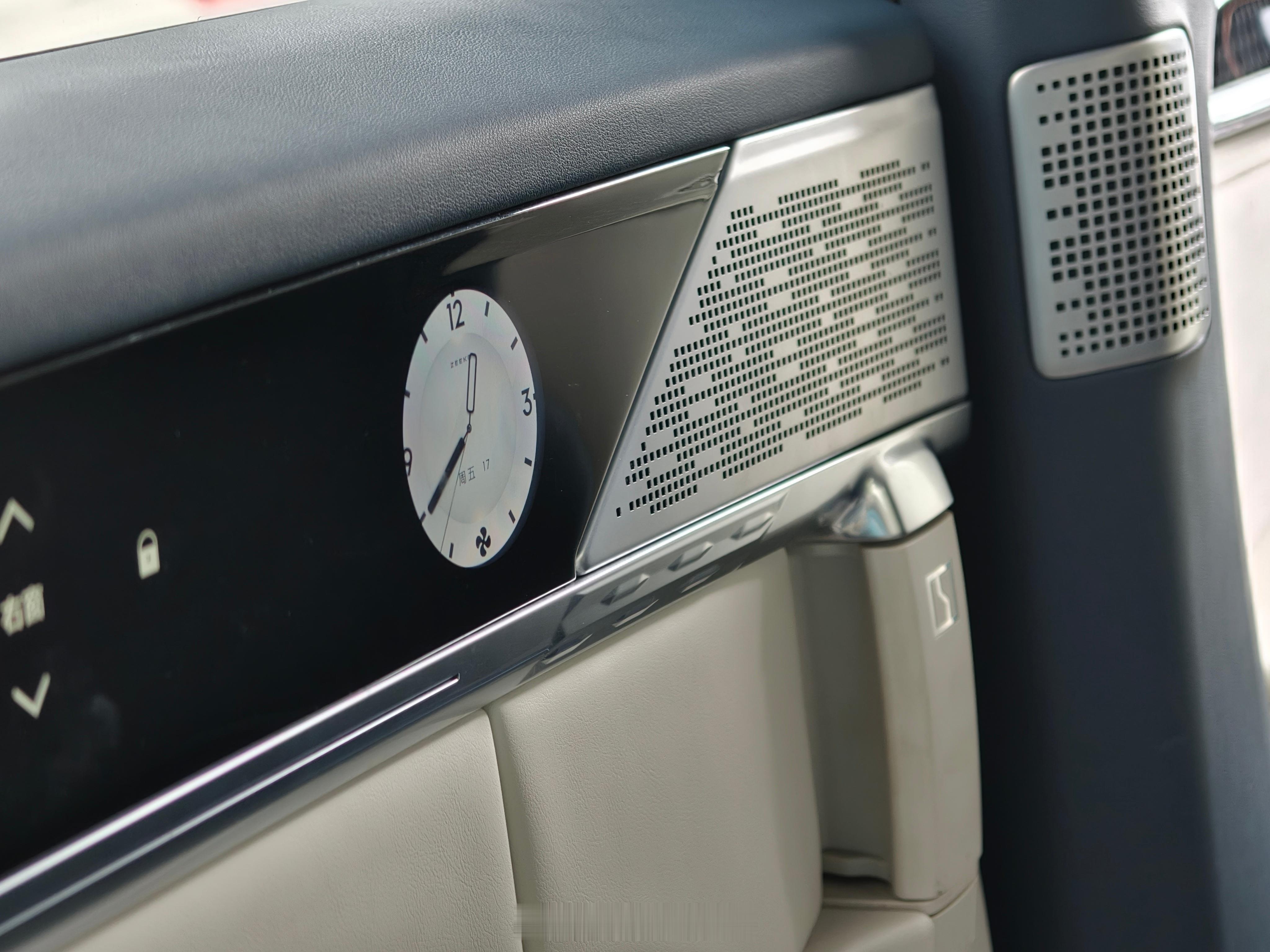 新公路之王极氪8x正式上市 极氪的车接机啦～今晚极氪8x 19:00见。极氪8X