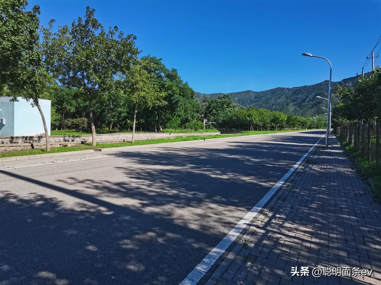 这就是北京五环外一个地方。也是我每天骑车悠哉，游哉的地方。换一种方式，也是一种新