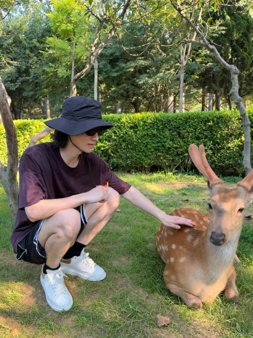 全伊伦照片是宋威龙拍的吗全伊伦的照片不会真是宋威龙给拍的吧，你俩啥时候认识的呀