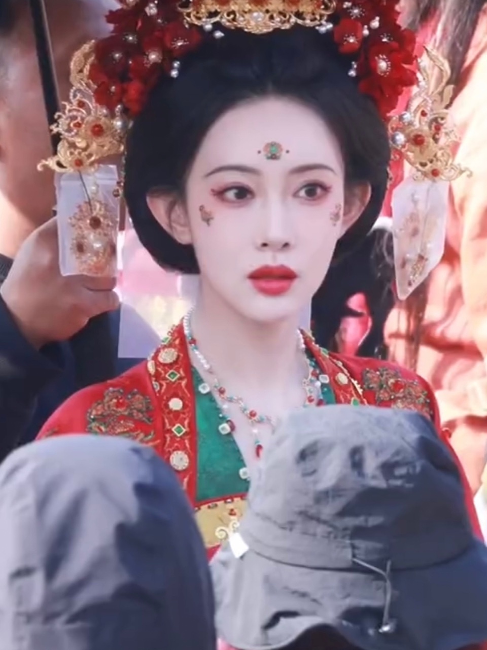 孟子义新剧婚服造型 