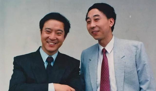 你以为牛群冯巩当年拆伙是因为吵架？圈内人都知道，根本不是。那根弦，是在创作室里绷