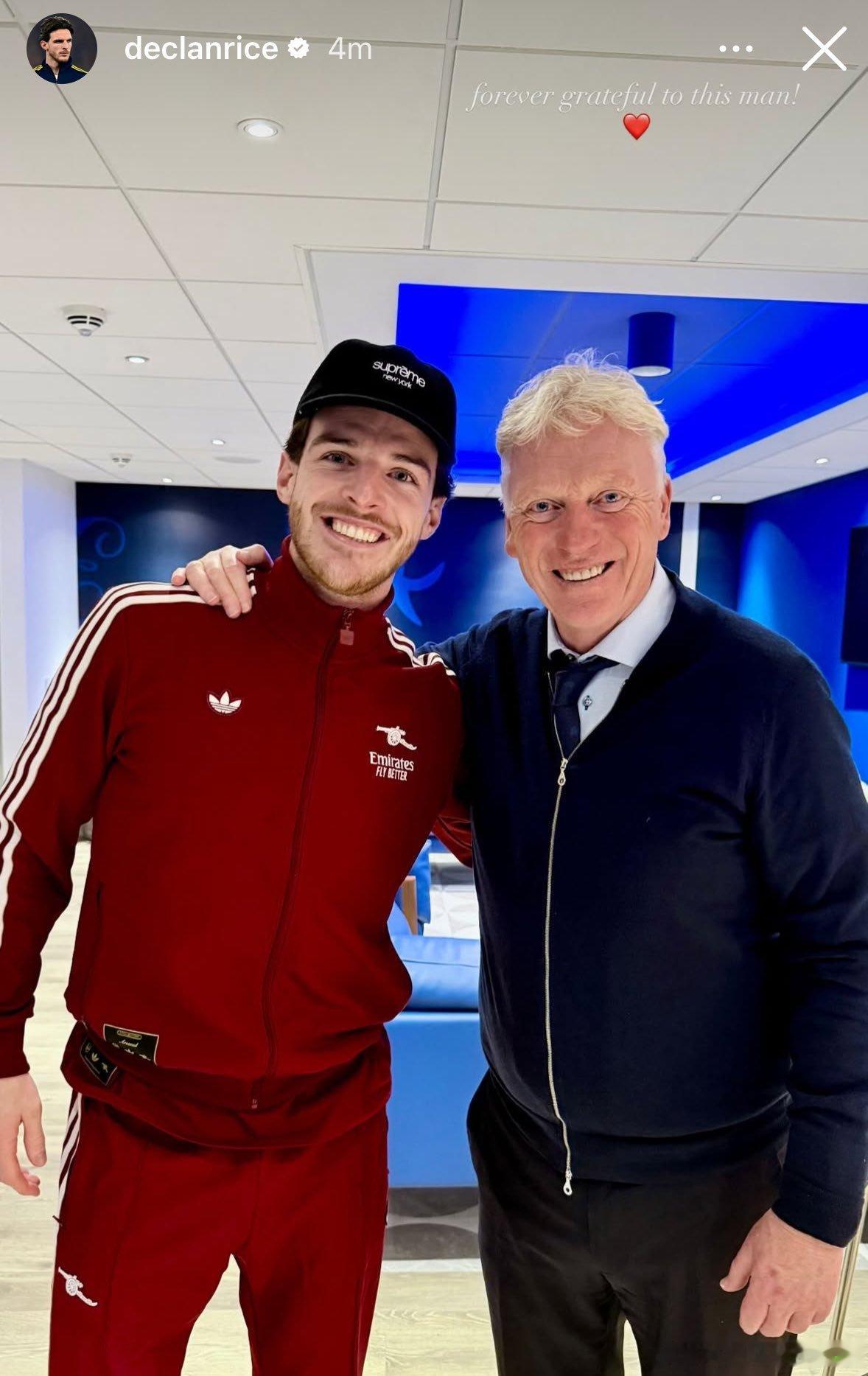 赖斯在IG晒出与莫耶斯的合影，写道：“永远感激这个人！ ❤️ ”埃弗顿0比1阿森