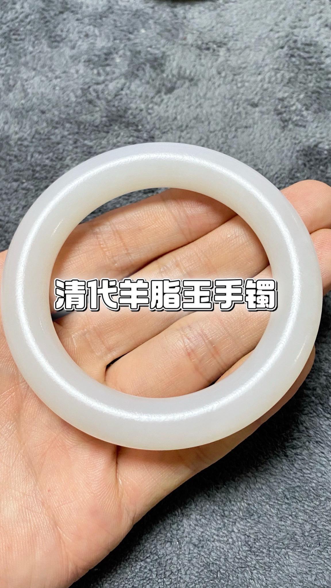 清代传世和田玉籽料欣赏：很多人问我清代和田玉和新玉有什么区别呢？清代和田籽料比较