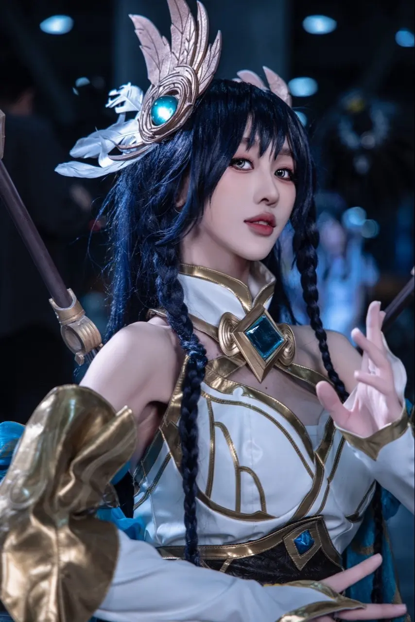 艾欧尼亚 昂扬不灭。