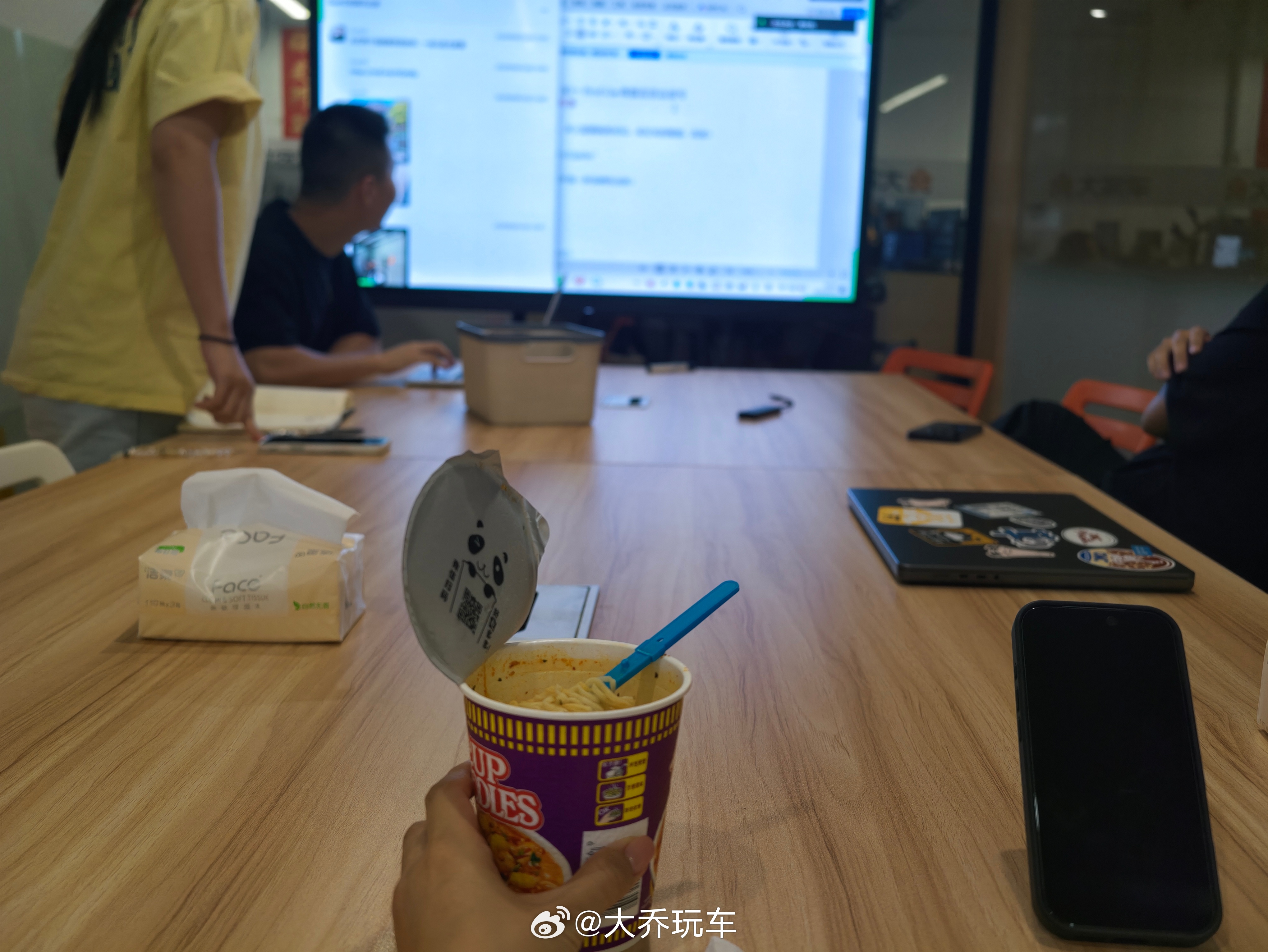 一回到公司马不停蹄继续开会 gogo go 