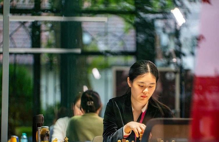 国际棋联女子大奖赛奥地利站第三轮  朱锦尔迎首胜，谭中怡告负，大穆兹丘克两连胜，
