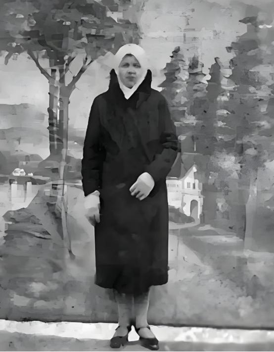 [中国赞]1937年，地下党张宗伟在家中被捕，就在他被抓时，苏联妻子从门外走进来