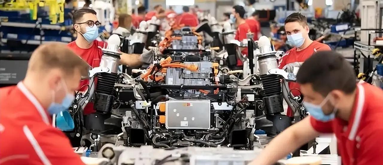 快讯！
法国突然宣布了

2025年12月21日，在北京，中国商务部门认定欧盟乳