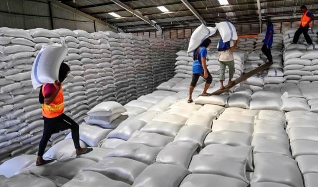 印尼公开喊话中国！

当地时间2月25日，印度尼西亚宣布开始推介以离岸人民币计价