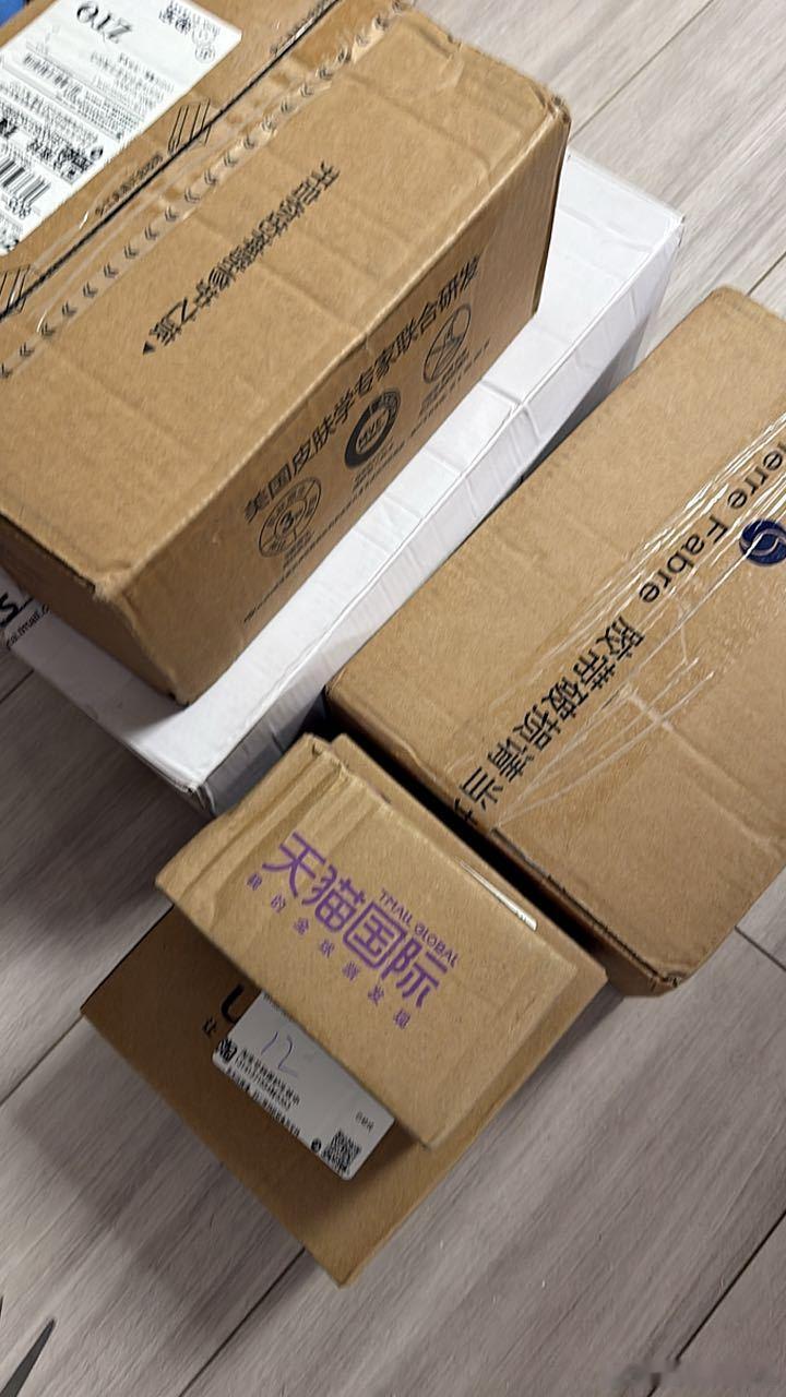 双十一 退货潮到家刚把快递收了都是李佳琦直播间买的，好像行程习惯这么多年一直李老
