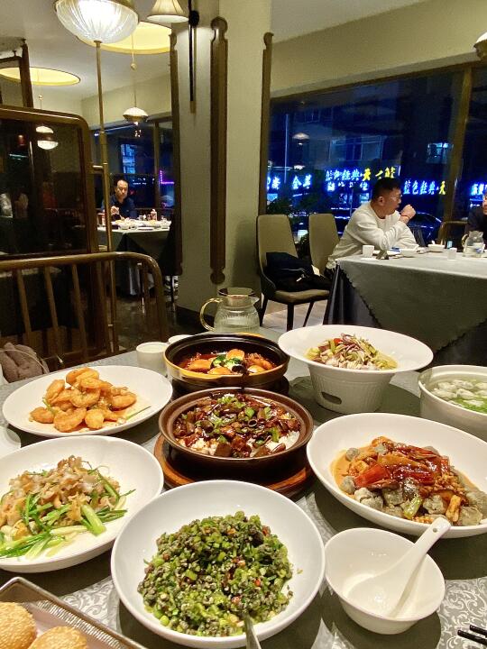在大连！就得吃本地人都认的老菜馆😋！！