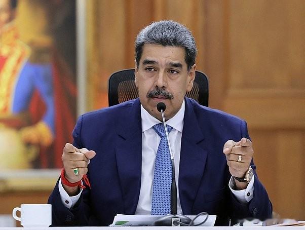 当总统也是很危险的。这几天国际上出了件离谱的事——委内瑞拉总统马杜罗，居然被美国