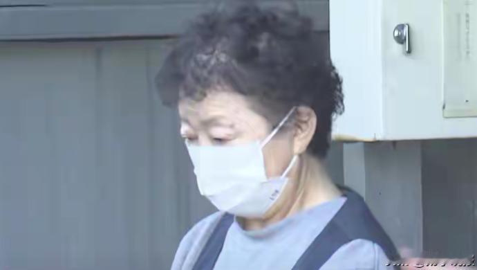 日本一母亲杀死女儿冰箱藏尸20年，尸体一直保持跪姿，周围邻居：她平常热心公益，声