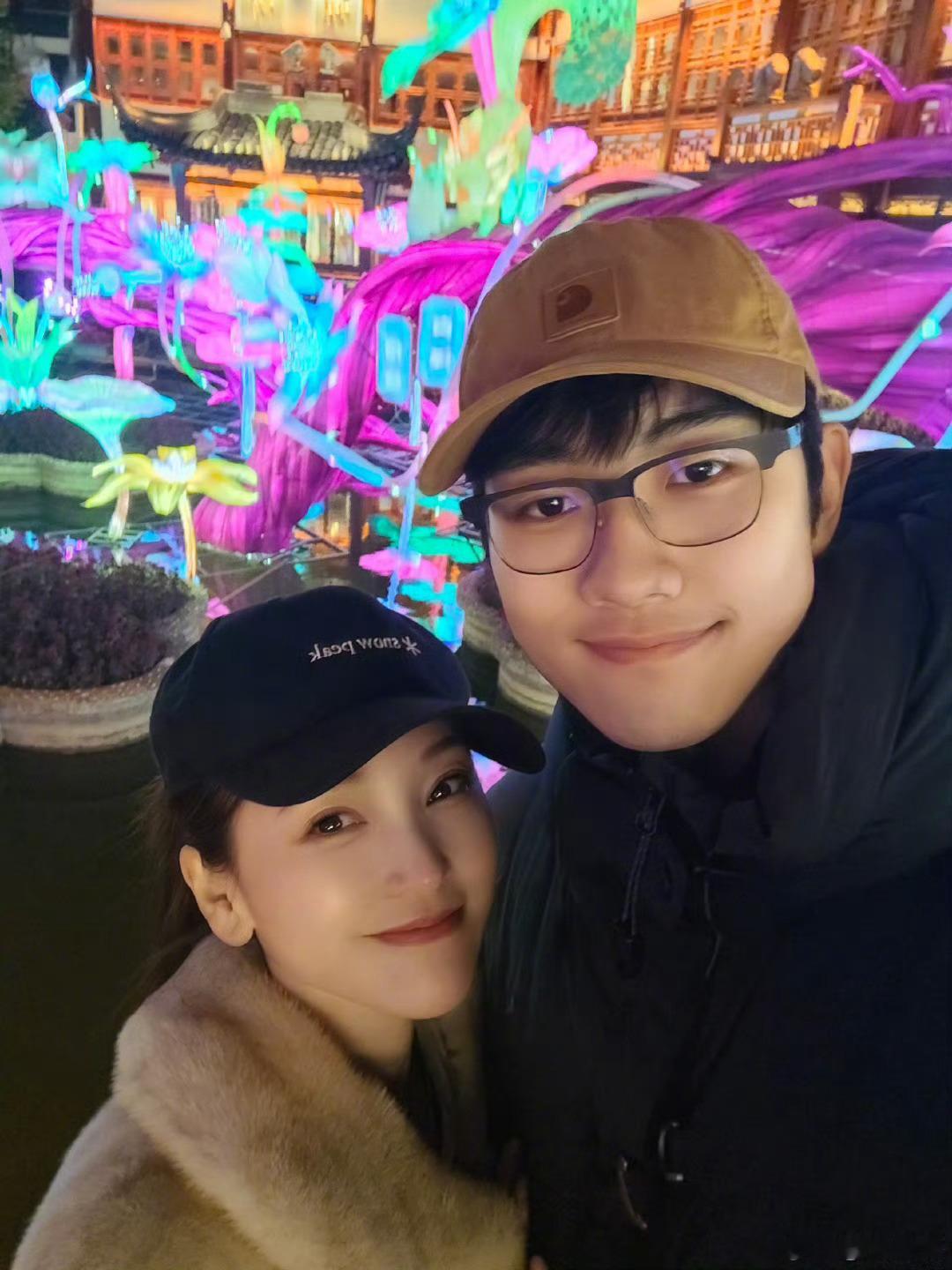 谁能像金莎爱孙丞潇一样爱我前有张杰谢娜，后有金莎孙丞潇，和你们这些秀恩爱的人拼了