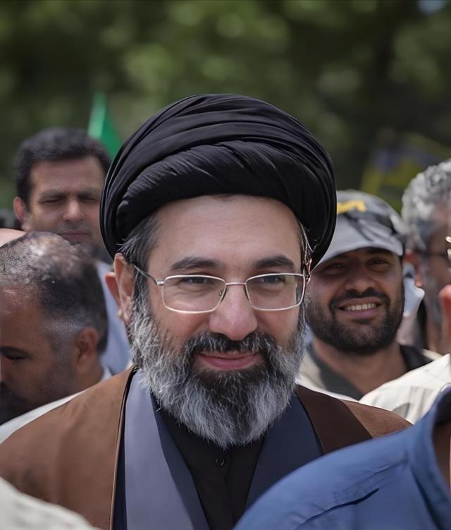 伊朗这步棋，真叫人觉得高深。他自家被炸了 40 多天，3000 多人没了，商船沉