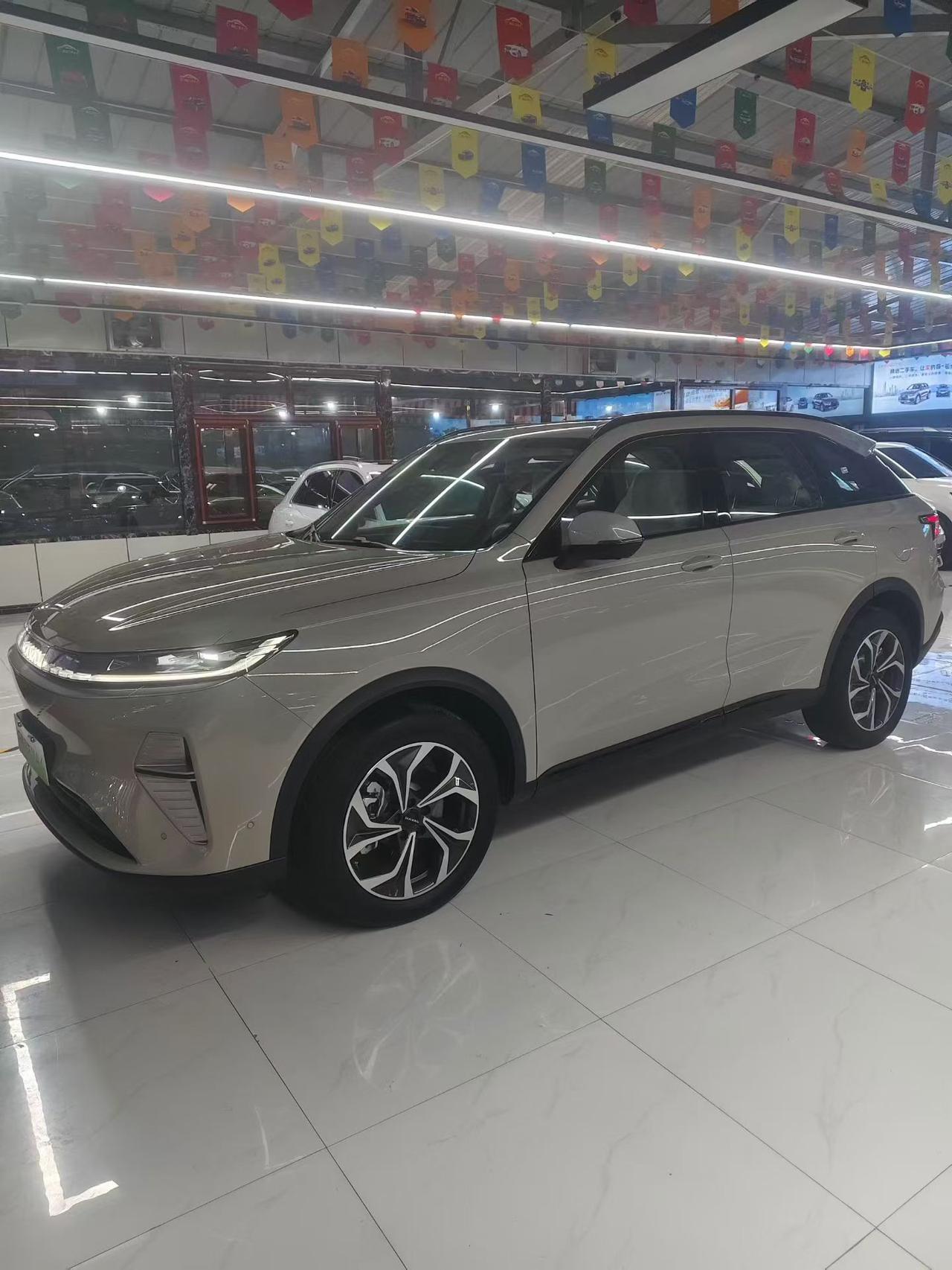 哈弗枭龙MAX 2025款 Hi4 165 Ultra 智驾版 都是几千公里，全