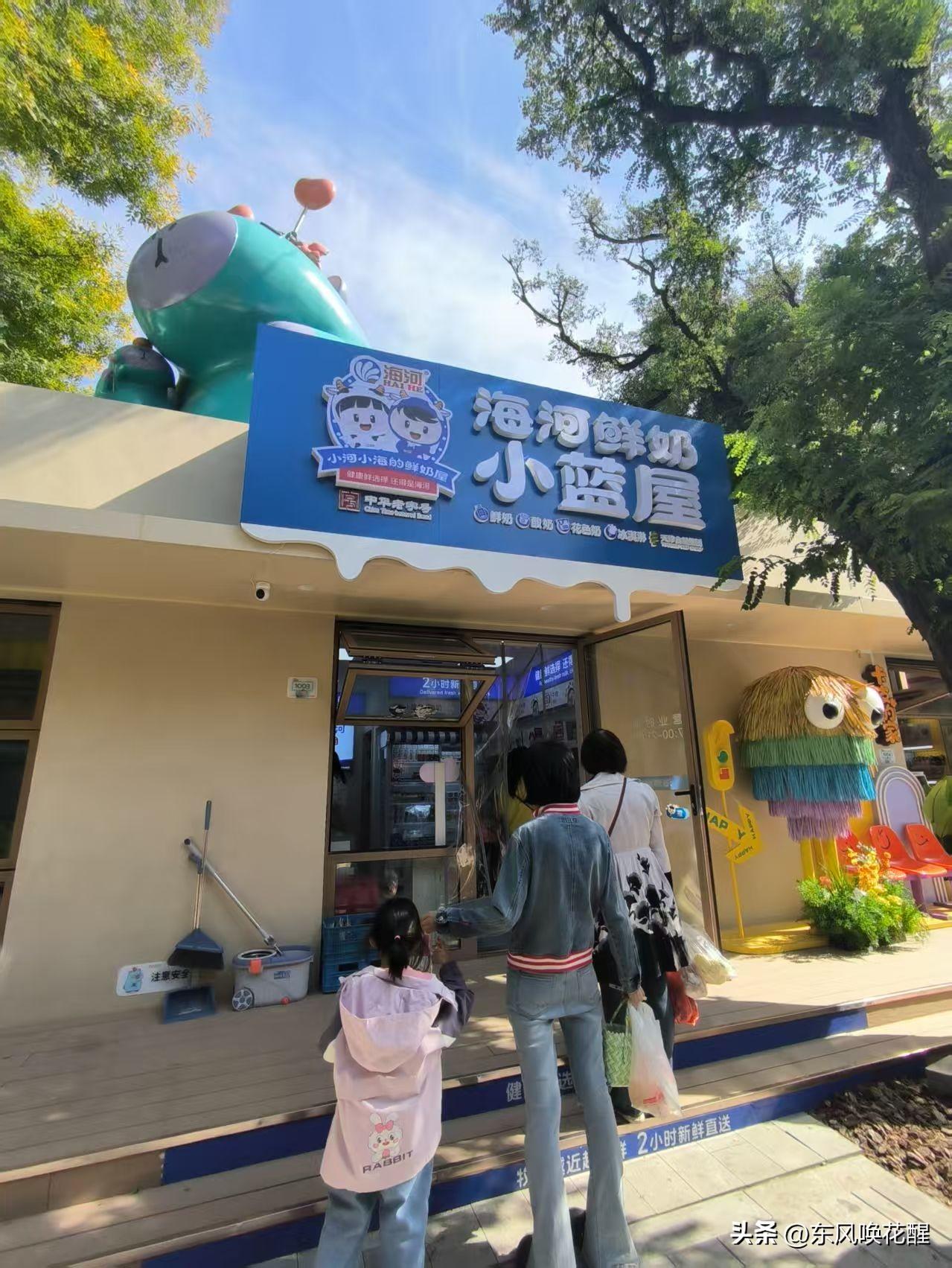 河西白云路，万象城对过，建了一个小吃街。
就是原来的三号路，以前食品街前头那块，