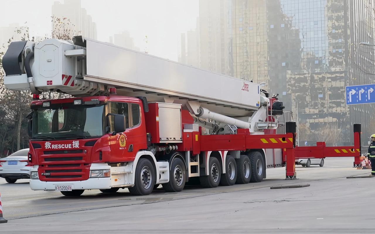 中国连航母、火箭、卫星都能造出来，为什么还要花2400万人民币，重金购买一辆来自