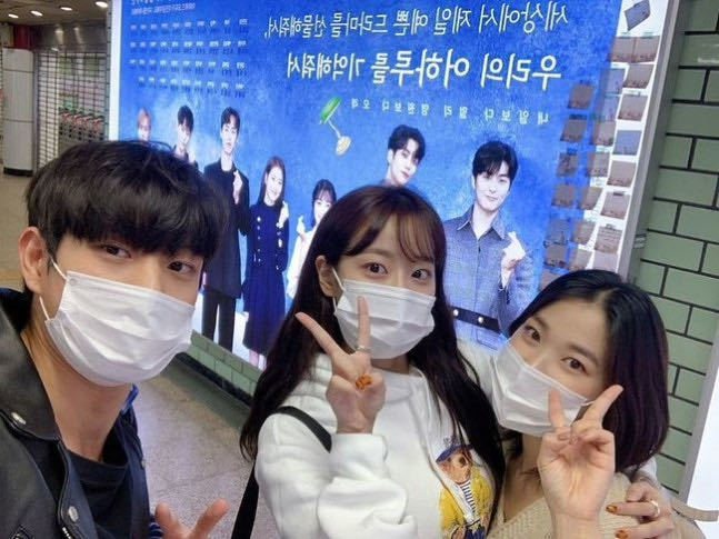 一生都在真情侣的世界路过还善良打掩护的家伯母👍👍👍 