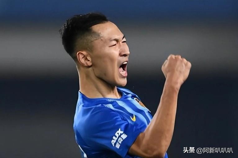 国足新名单引发争议，邵佳一弃用4大实力悍将很不明智，自废武功。

北京时间202