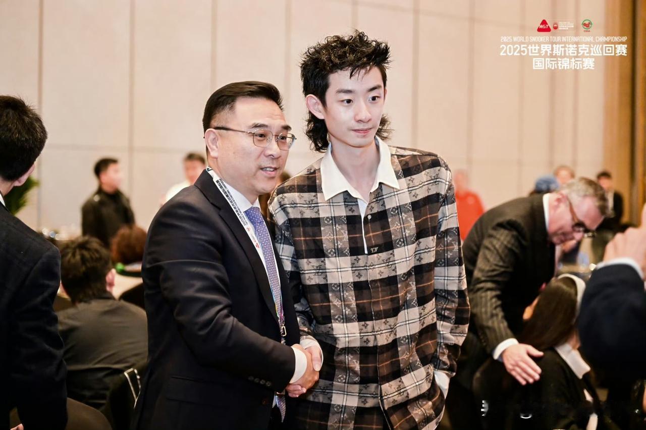 斯诺克：2025南京国锦赛闭幕庆功宴！
北京时间11月9日，随着吴宜泽夺冠202