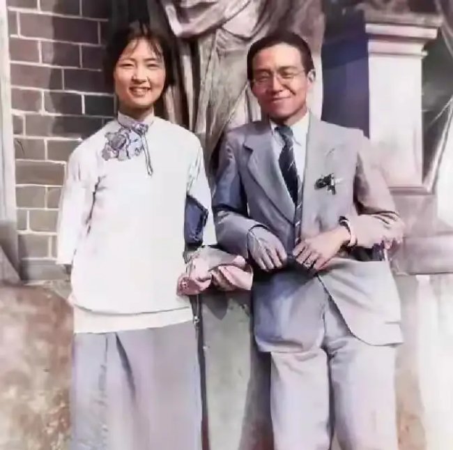 1948年，金岳霖和林徽因的罕见合影，一生未婚，死后葬在林徽因旁 
