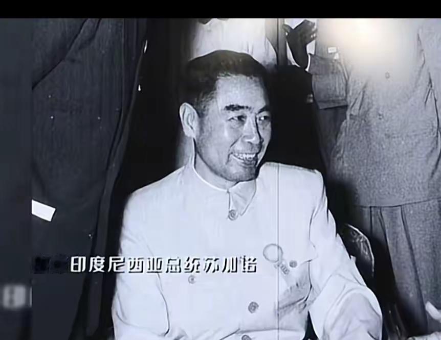 谈判桌上周总理有多绝？不怒自威，风骨刻进骨子里
 
全世界都不得不承认，中国谈判