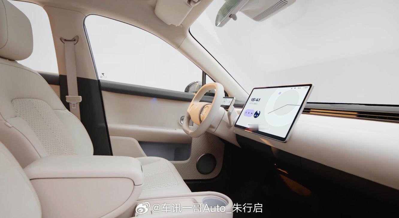 2026款firefly萤火虫上市，新车沿用旧款车型设计风格，车头为封闭式设计，