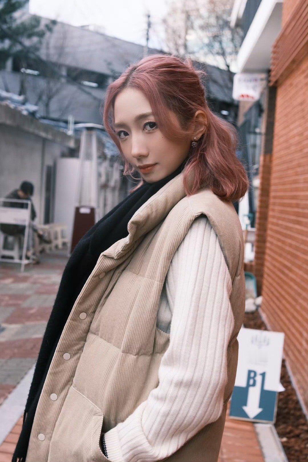 #孟美岐染了粉发# 美女早上好​​​