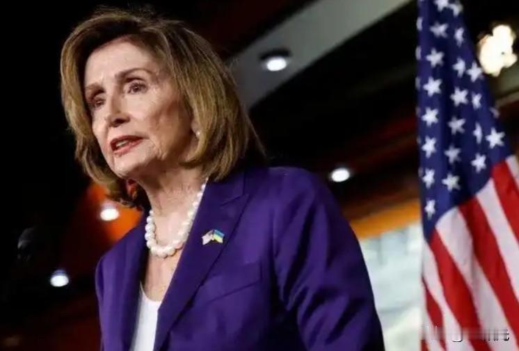 美国众议院前议长南希·佩洛西宣布，长达35年的国会生涯，将不再为难它。
她的退休