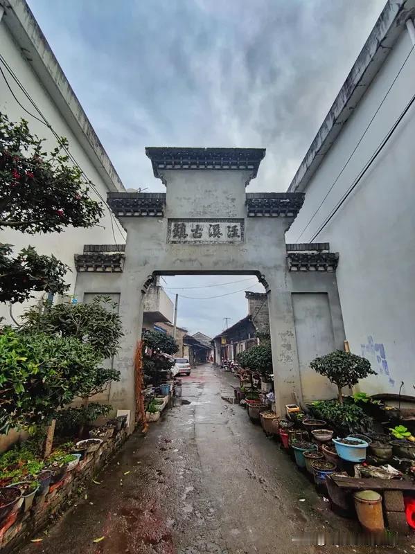 我分享一组在杭州临安区河桥古镇的随拍。之前去临安多是住农家乐，这次跟团游玩了河桥