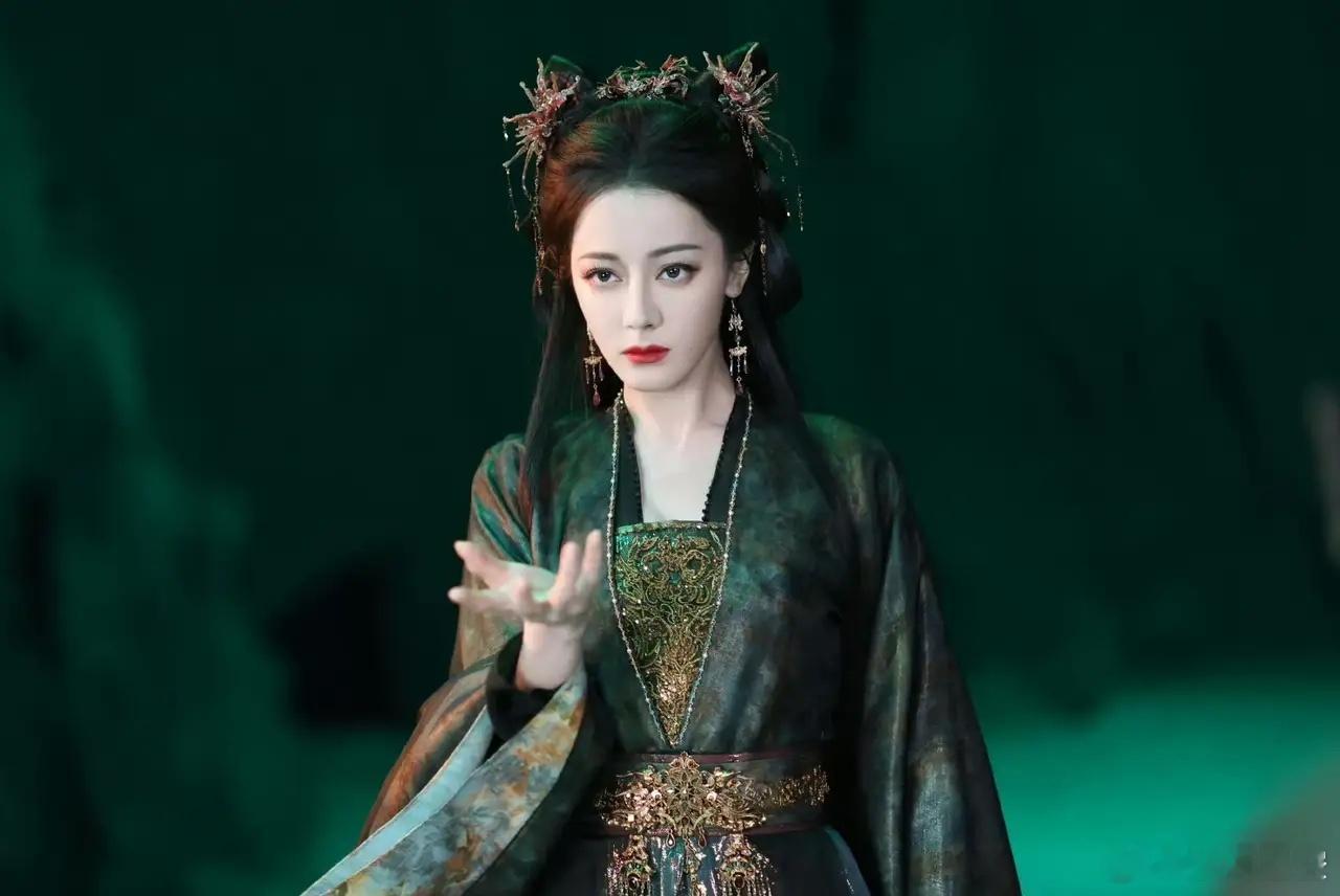 迪丽热巴以后很难很难有爆款剧了《白日提灯》这种是完全是为她量身定制的S+级大剧都