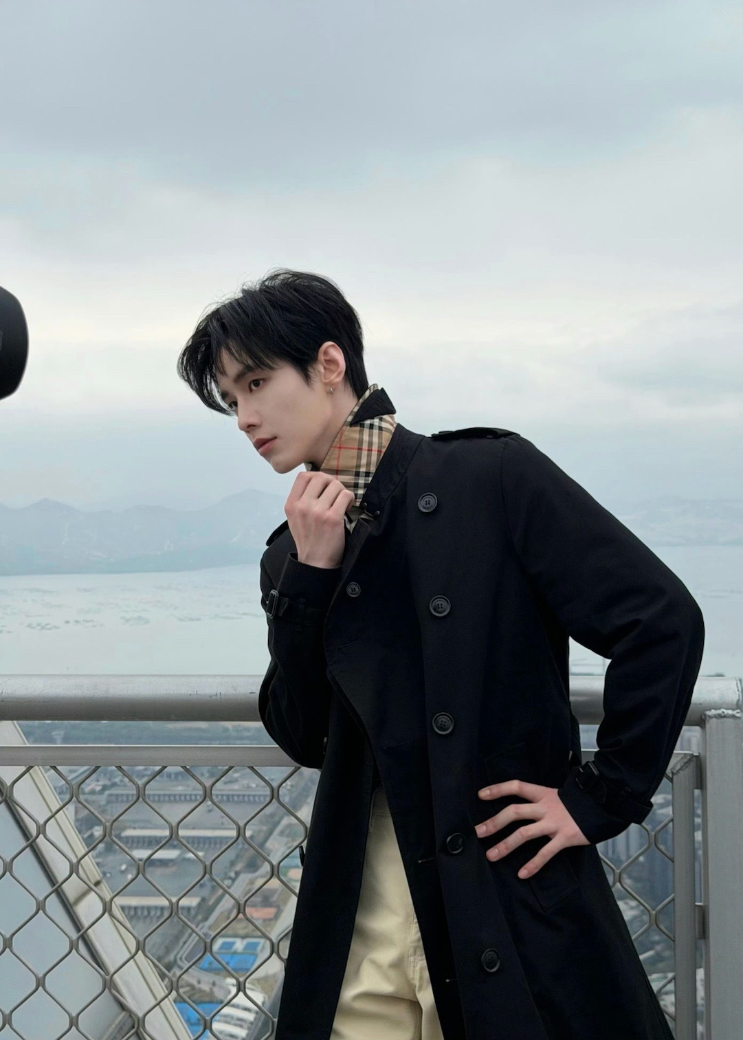 何与营业，天台上的风衣男神！ 