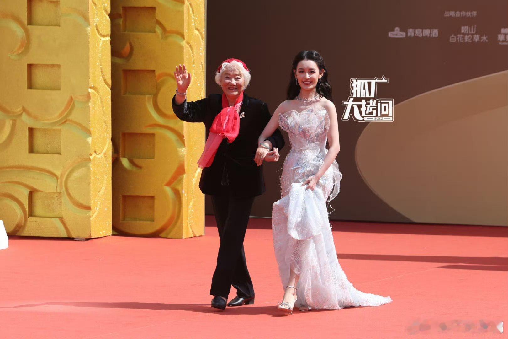 还是资源水平吧蒋依依也没事但是毫无女主资源了，宋祖儿回来马上有ip古偶女主新饼 