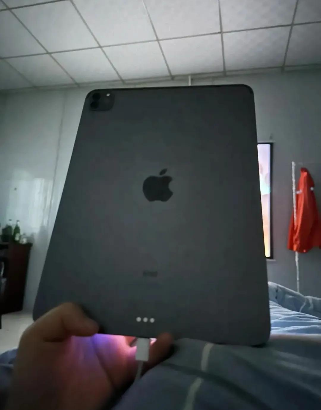 不知道大家发现没有，喷iPhone的网友大有人在，但是喷iPad Pro的人，一