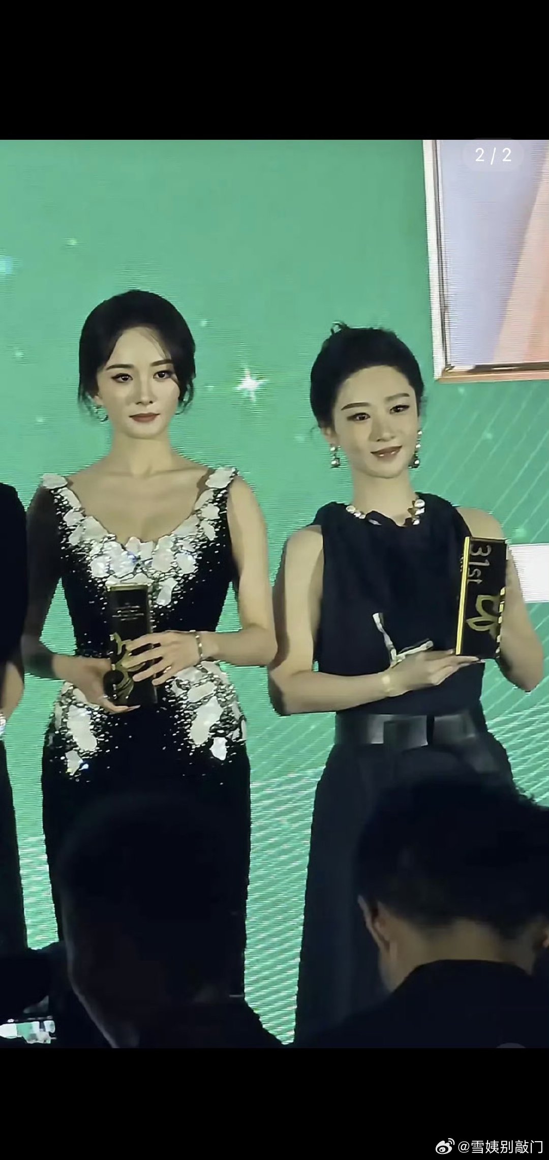 杨幂和杨紫合照🈶，杨幂看起来好瘦
