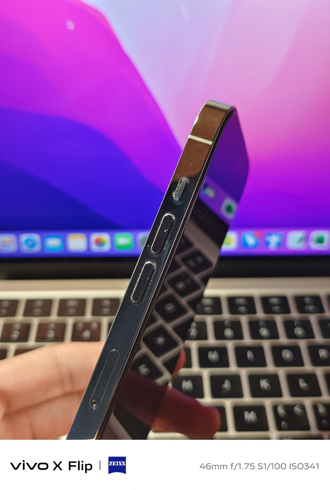 iPhone这按键该改改了，都成灰尘收集器了！[汗]
iPhone 14 Pro